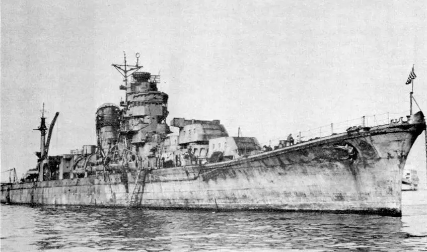 Легкие крейсера Нос про вверху и Сака в а во время достройки в 1944 г и в - фото 313