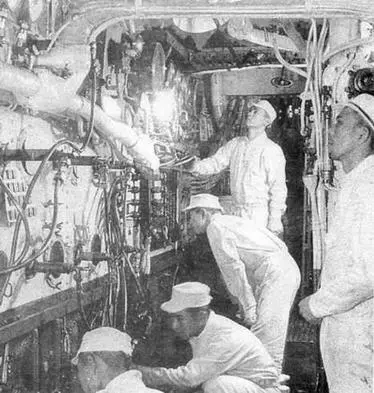 На легком крейсере Ойода Ойода в Куре 1945 г - фото 319