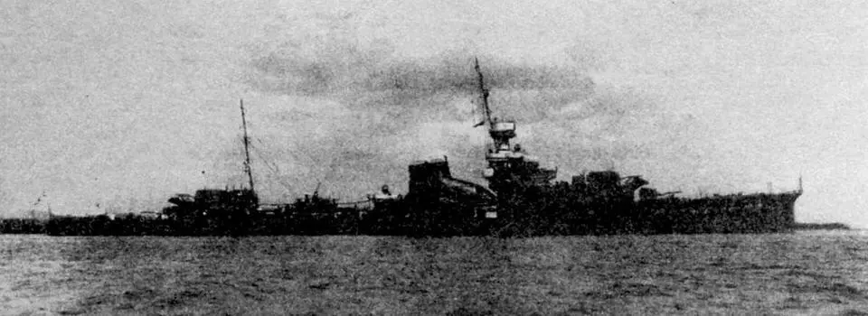 Легкий крейсер Юбари в различные периоды службы В 1943 г крейсер участвовал - фото 74