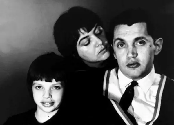 Роберт Рождественский с женой и дочерью 1970е гг Если вы есть будьте - фото 17