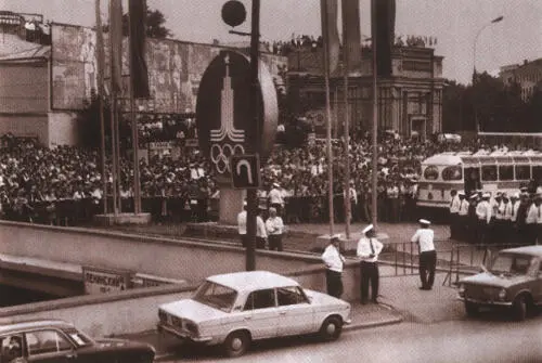 Прощание с поэтом и актером в Театре на Таганке 1980 июль Я умру и скажу - фото 22