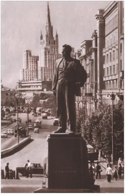 Площадь Маяковского Здесь в 1960х молодые поэты читали свои стихи Москва - фото 35