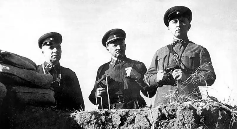 Командование Приморской армии май 1942 г Слева направо начальник штаба - фото 20
