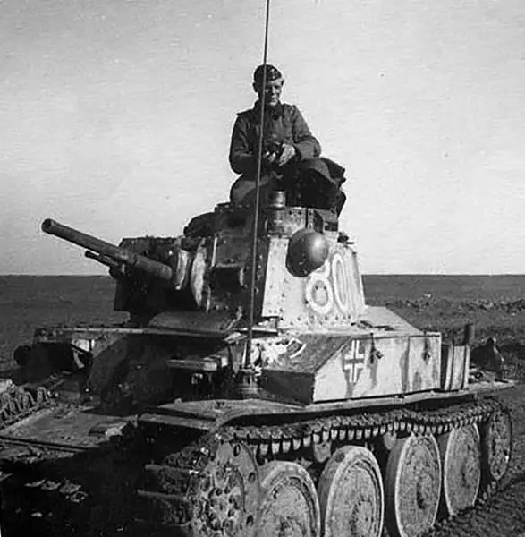 Танк 38 t в Крыму После провала наступления 20 марта 1942 г части 22й тд - фото 60