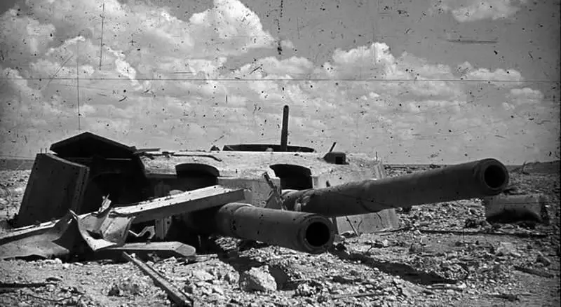 Башня 2 западная 30й батареи после боев Однако после нескольких часов боя - фото 116