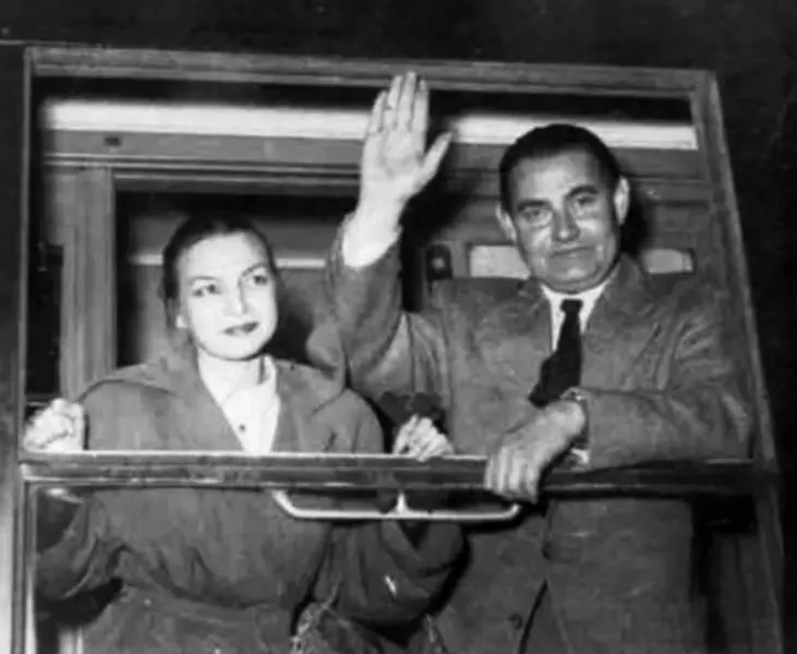 Эдиге Кырымал справа В декабре 1941 года на территории оккупированного Крыма - фото 162