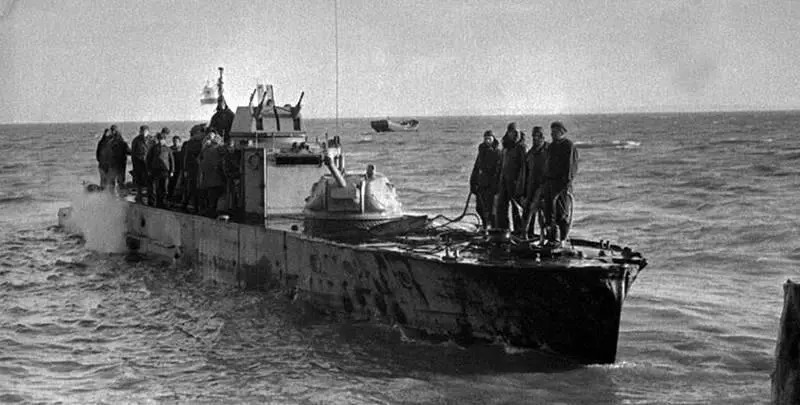 Советский бронекатер Азовской военной флотилии Такие корабли широко - фото 189