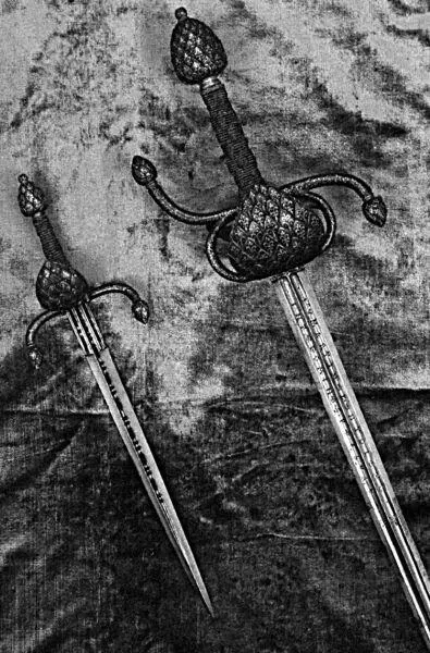 Шпага и кинжал для левой руки дон Жуана Мартинеса Толедо 1597 г Длина шпаги - фото 192