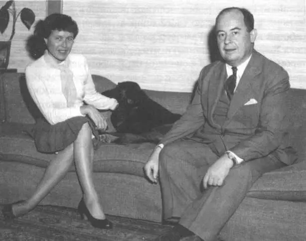 Фон Нейман со своей второй женой Кларой Дан в 1954 году Два оператора - фото 30