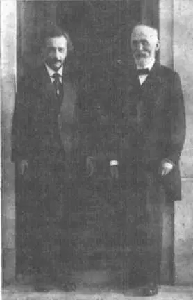 Эйнштейн в гостях у Лоренца в Лондоне в 1921 году Для установления теории - фото 28