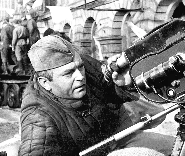 Судьба человека Готовится кадр В постановочном плане этот эпизод очень - фото 40