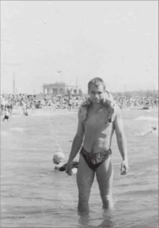 Владимир Кантор в Черном море Одесса Фотоаппараты были средние весьма но все - фото 31