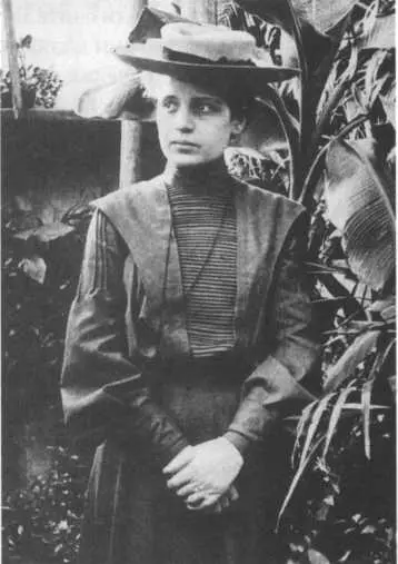 Лиза Мейтнер в 1906 году Пьер и Мария Кюри в парижской лаборатории в 1906 - фото 15