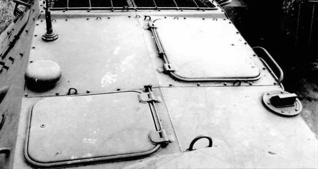 На фото справа крыша десантного отделения БТР60ПБ вид в корму За крышкой - фото 47
