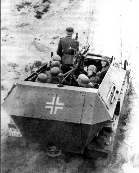 Броне транспортер SdKfz251 AusfB Управление машиной осуществлялось с - фото 41
