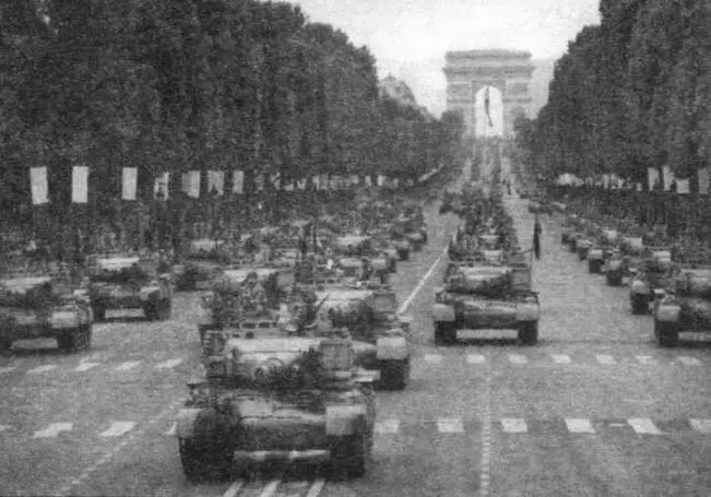 14 июля 1991 года танки АМХ30В2 4го драгунского полка прошли по Елисейским - фото 35