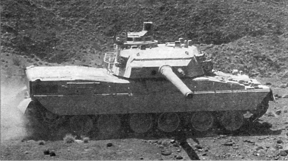 Основной боевой танк АМХ40 во время испытаний На фото хорошо видна - фото 40