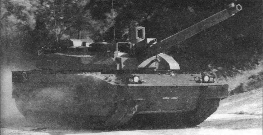 Основной боевой танк Лекперк 2й серии демонстрирует свои ходовые качества на - фото 56