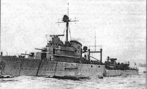 Крейсер Tromp в 1939 году На фотографииприземистый миноносном силуэте - фото 117