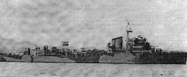 Tromp осенью 1942 года после модернизации на верфи Cockatoo Yard в Сиднее На - фото 66