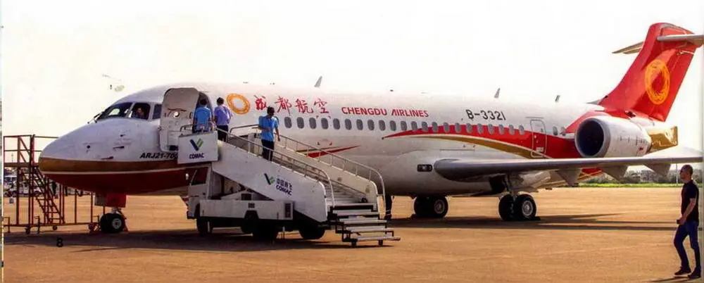 ARJ21700 А вот надежды на показ первого магистрального узкофюзеляжного - фото 14