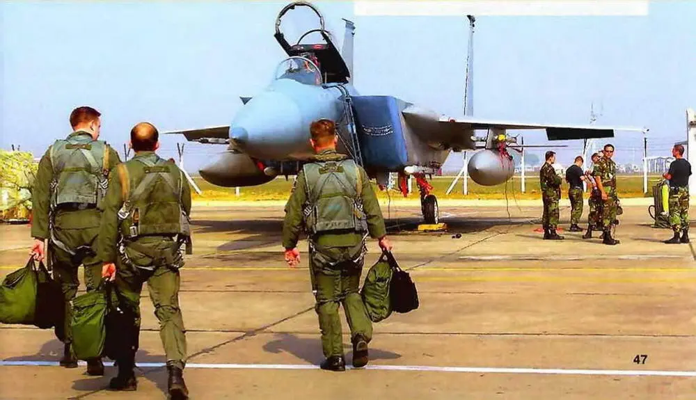 Американские истребители F15 на авиабазе Гвалиор Сценарий четыре F15 против - фото 93