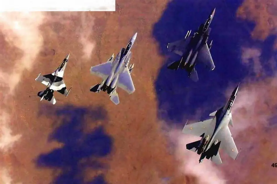 На этом снимке хорошо видны сравнительные размеры истребителей F16 F15 и - фото 96