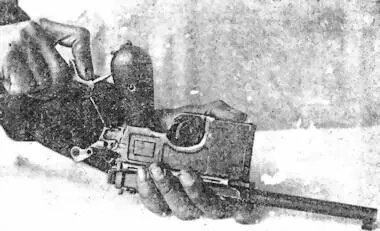 Рис 15 Рис 16 3 Отделить замок от ствольной коробки со стволом охватив - фото 15