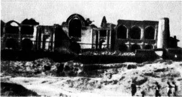 Одна из улиц Ташкента разрушенная землетрясением 1966 г вверху и затем - фото 26