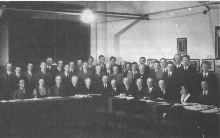 Участники Сольвеевского конгресса 1933 года Дирак девятый слева Дирак в - фото 49