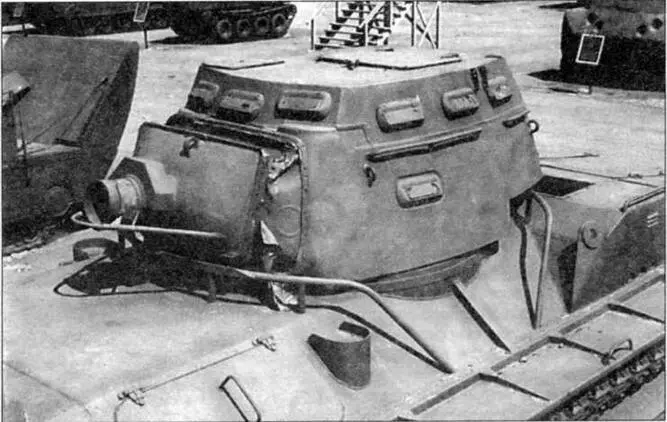 Башня танка LVTA06 На стволе гаубицы виден противовес уравновешивающий - фото 36