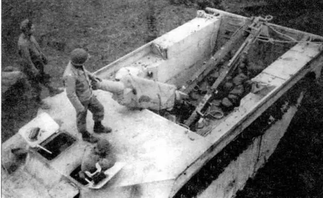 Слева в грузовом отсеке LVT4 можно было разместить 105мм гаубицу с расчетом - фото 40