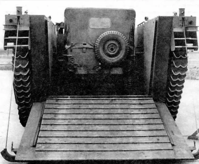 Транспортер LVT3 с автомобилем Виллис в десантном отсеке Автомашина - фото 48