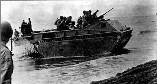 Плавающий транспортер LVT1 во время высадки на оГуадалканал Август 1942 года - фото 50