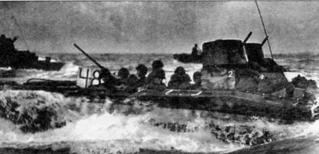 Транспортер LVT2 с десантом во время высадки на Марианские острова Обращает - фото 54