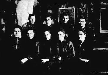Н Никитин стоит третий слева в группе молодых зодчих 1929 г И всетаки - фото 6