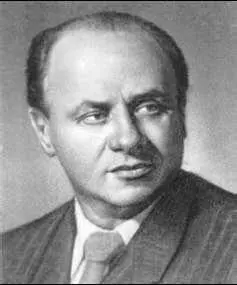 В С Розов Родился в семье служащих В 1938 г окончил в Москве театральное - фото 447