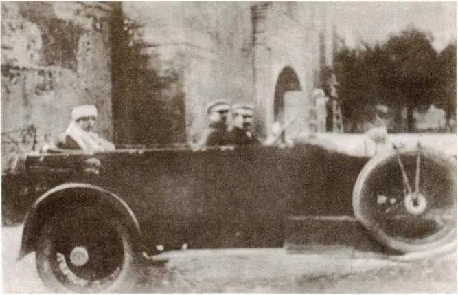 И В Сталин и Н С Аллилуева Надежда Аллилуева с сыном Васей Москва 1923 - фото 11