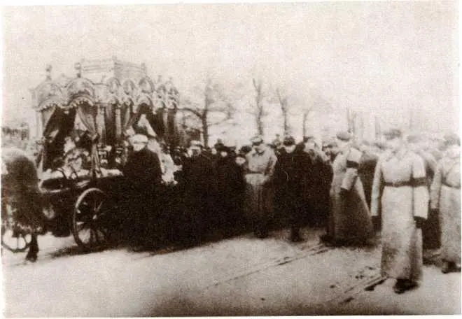 Похоронный кортеж Москва 1932 г Василий Сталин страницы семейного - фото 17
