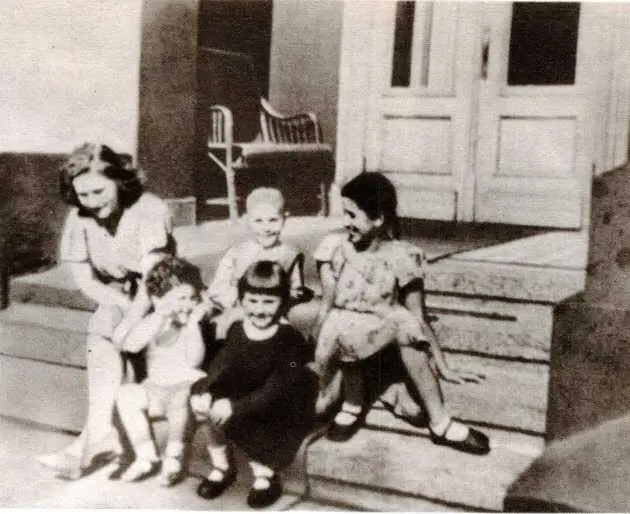 Дочь и внуки Сталина Москва 1948 г Светлана Аллилуева Москва 1967 г - фото 50