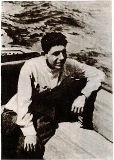 Василий на отдыхе 1937 г Жена Василия Сталина Галина Бурдонская слева с - фото 20
