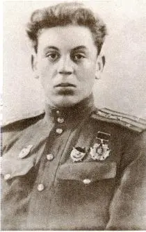 Командир авиационной дивизии В И Сталин Потсдам 1945 г Василий Сталин - фото 26