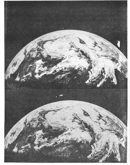 На верхней фотографии опубликованной NASA справа можно увидеть немного - фото 124