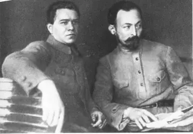 Ф Э Дзержинский и заместитель председателя ВЧК Я X Петерс 1919 г Ф Э - фото 16