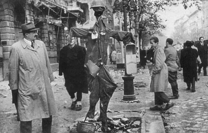 Уличная сцена в Будапеште Конец октября 1956 года Стремительная эволюция - фото 14