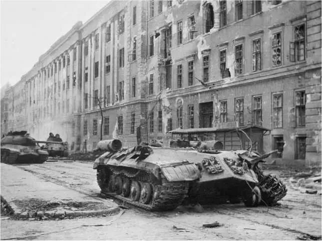 Профсоюзная Népszava 28 октября также пришла к выводу о том что несмотря на - фото 23
