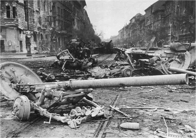 Центр Будапешта 11 лет спустя после Второй мировой войны На протяжении многих - фото 32