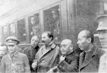 Михаил Бородин в центре после возвращения из Мексики До 1918 года Бородин - фото 24