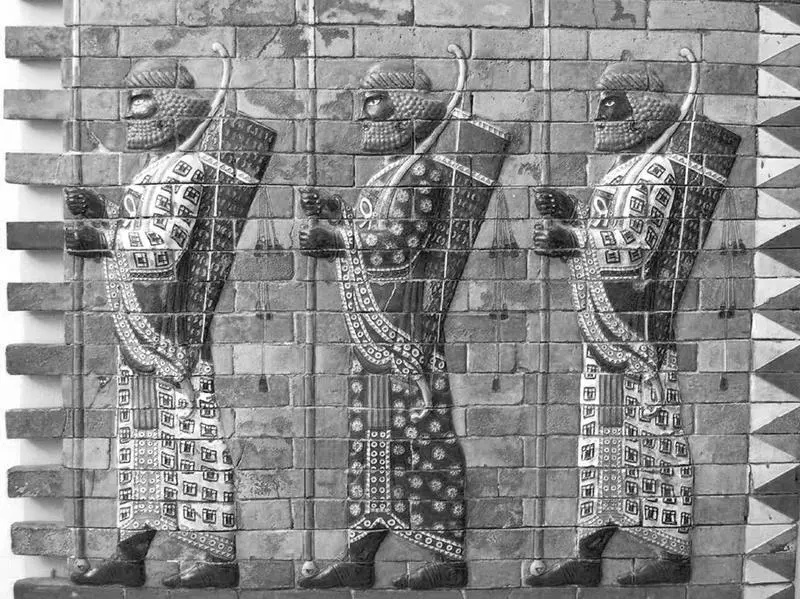 Персидские воины Фрагмент изразцового рельефа из царского дворца в Сузах 118 - фото 140