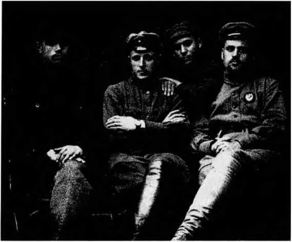 ПА Судоплатов среди сотрудников погранотряда ГПУ Украины 3й справа 1923 - фото 43